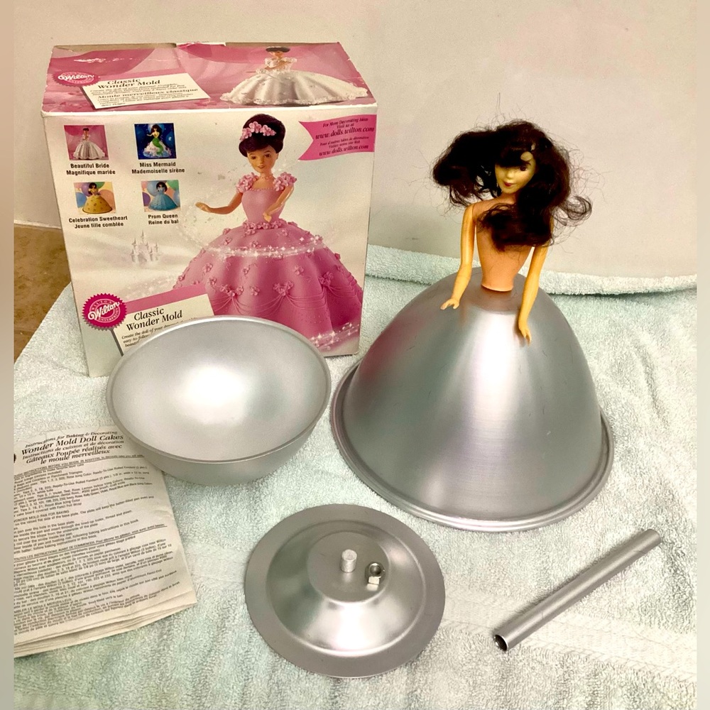 Classic Wonder Doll Cake Mold